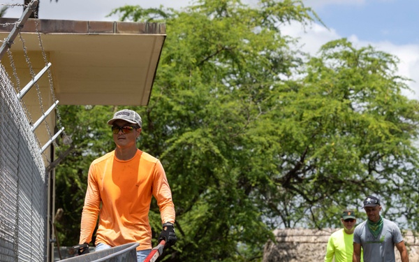 Sailors, Community Volunteer at Loko Pa'aiau Fishpond on Earth Day