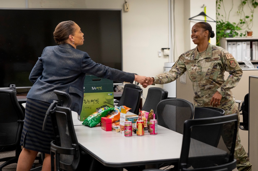 Defense Finance and Accounting Service Director visits Osan Air Base