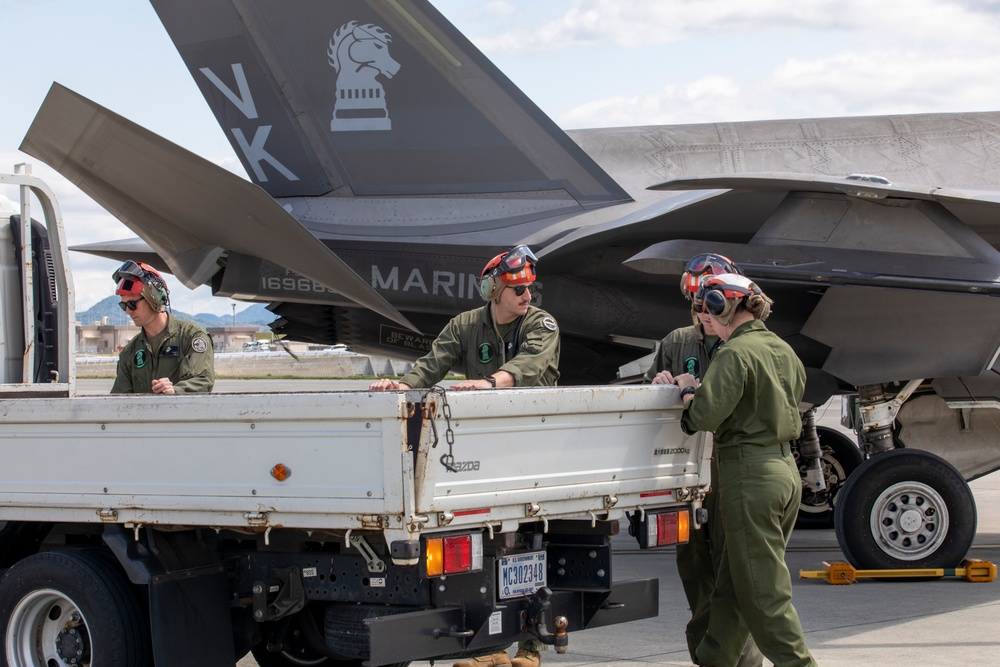 VMFA 121 conducts live missile load