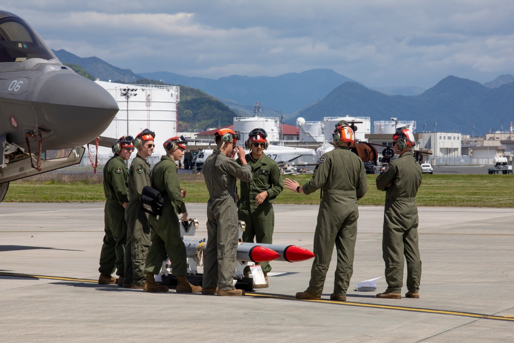 VMFA 121 conducts live missile load