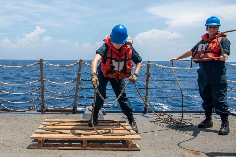 Wayne E. Meyer Conducts Underway Replenishment