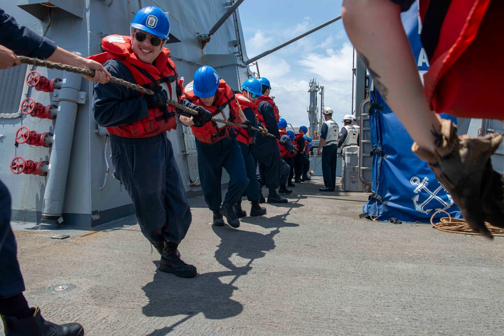 Wayne E. Meyer Conducts Underway Replenishment