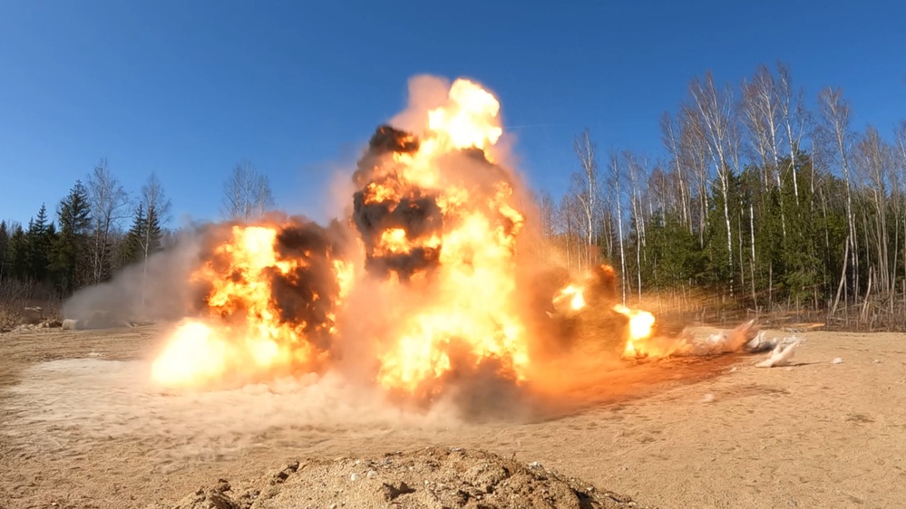 US Army Green Berets conduct explosives training using C-4