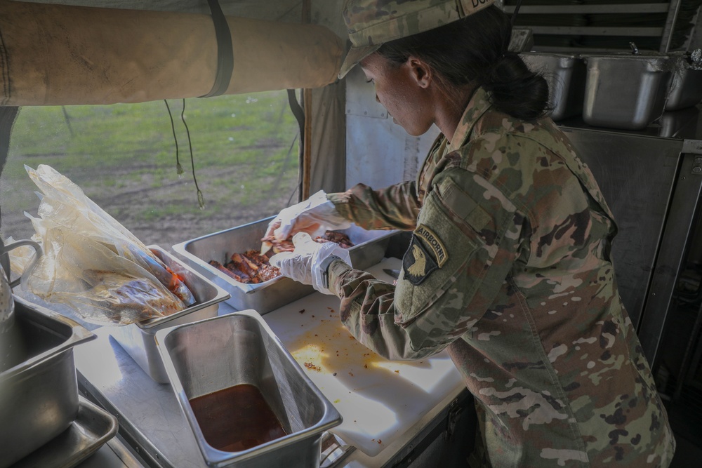 Culinary Specialists Provide Meals for Training Soldiers in Romania