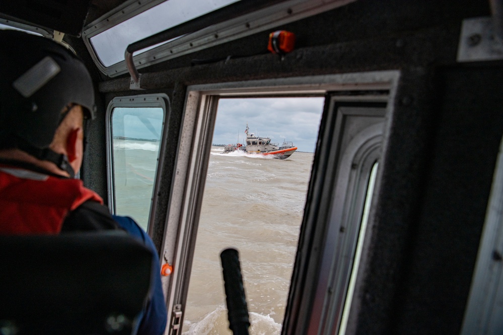 Coast Guard Station South Padre Island conducts non-compliant vessel training