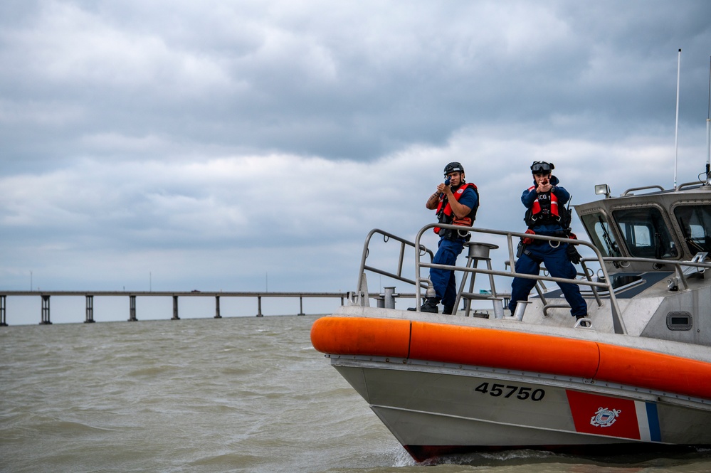 Coast Guard Station South Padre Island conducts non-compliant vessel training