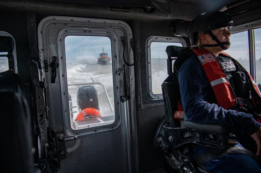 Coast Guard Station South Padre Island conducts non-compliant vessel training