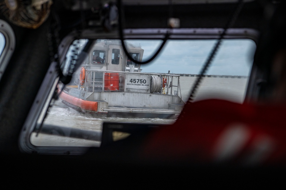 Coast Guard Station South Padre Island conducts non-compliant vessel training