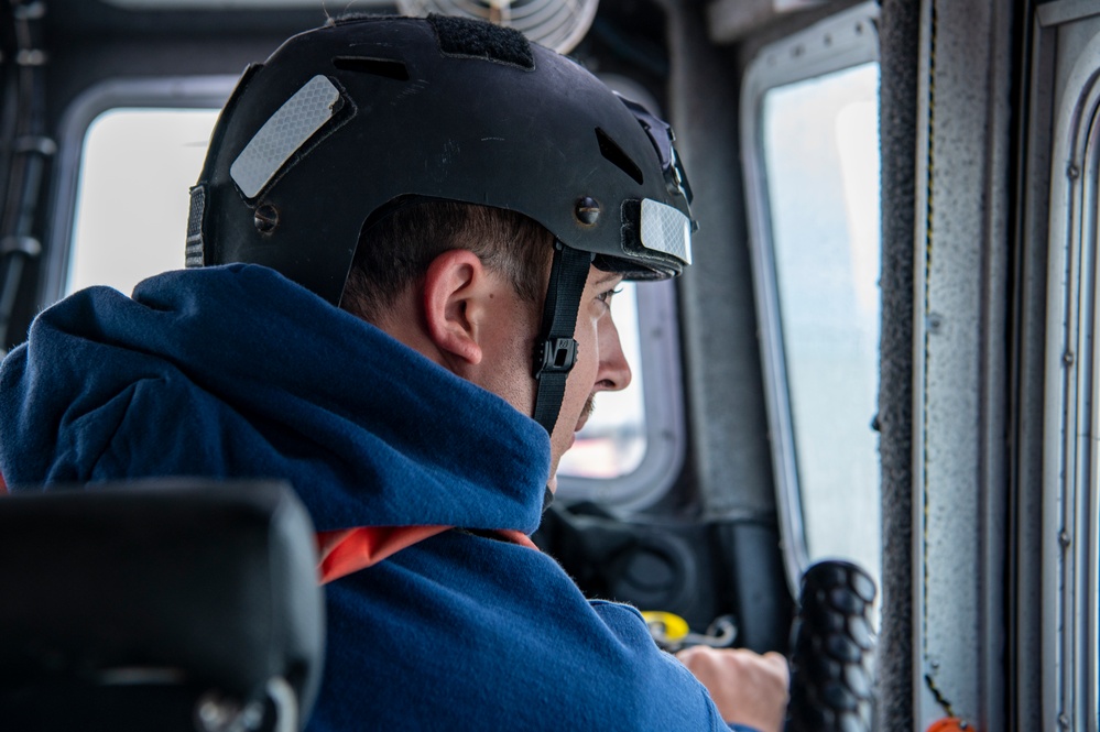 Coast Guard Station South Padre Island conducts non-compliant vessel training