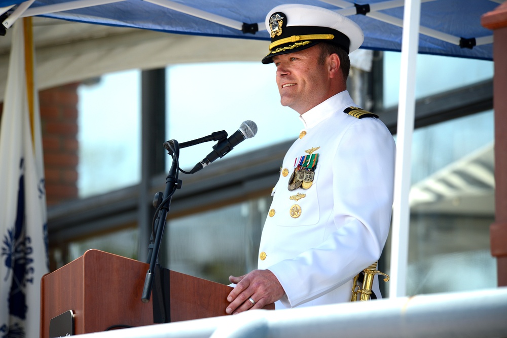 NIWC Pacific holds change of command, retirement ceremony