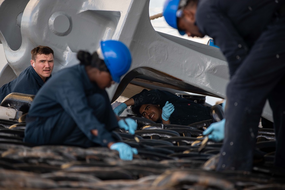 Tripoli Sailors Paint Anchor and Chain During Ongoing SRA