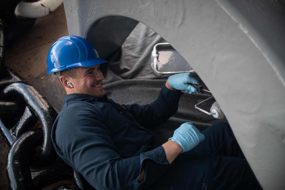 Tripoli Sailors Paint Anchor and Chain During Ongoing SRA