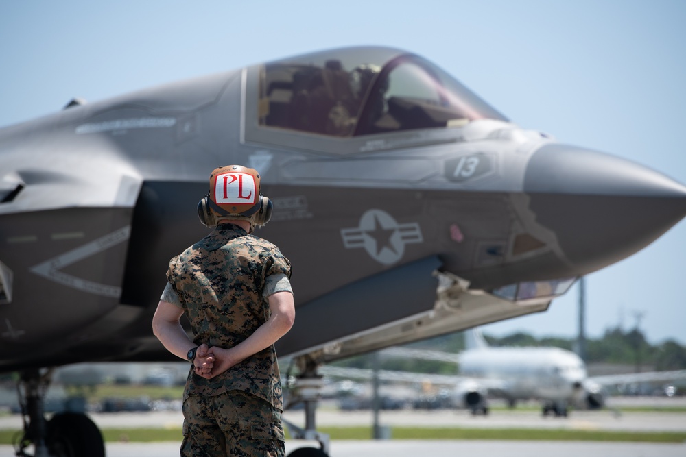 USMC, USAF hot-pit during Katana Strike