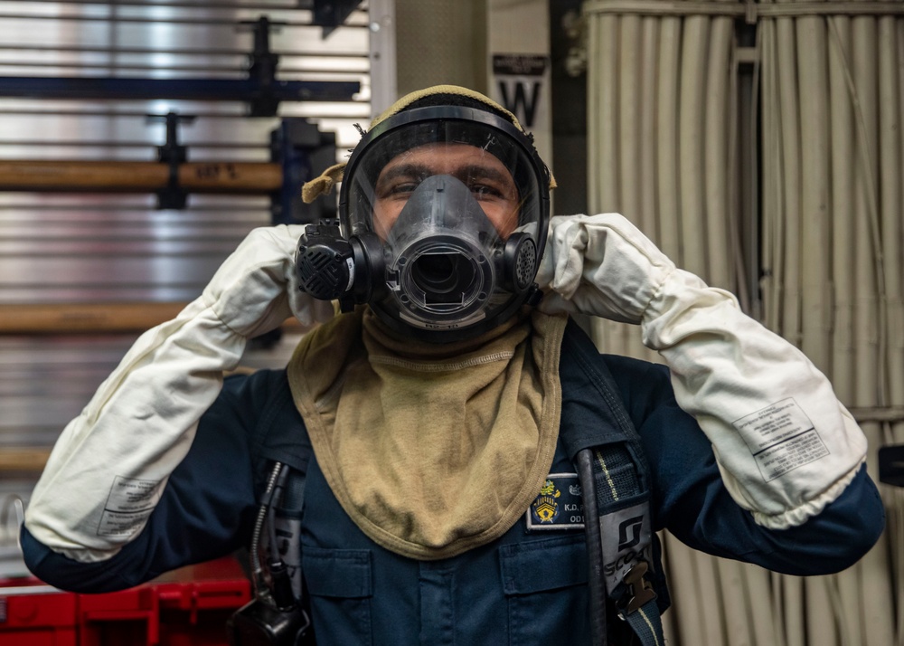 Sailors Conduct Integrated Training Aboard USS John Finn (DDG 113)