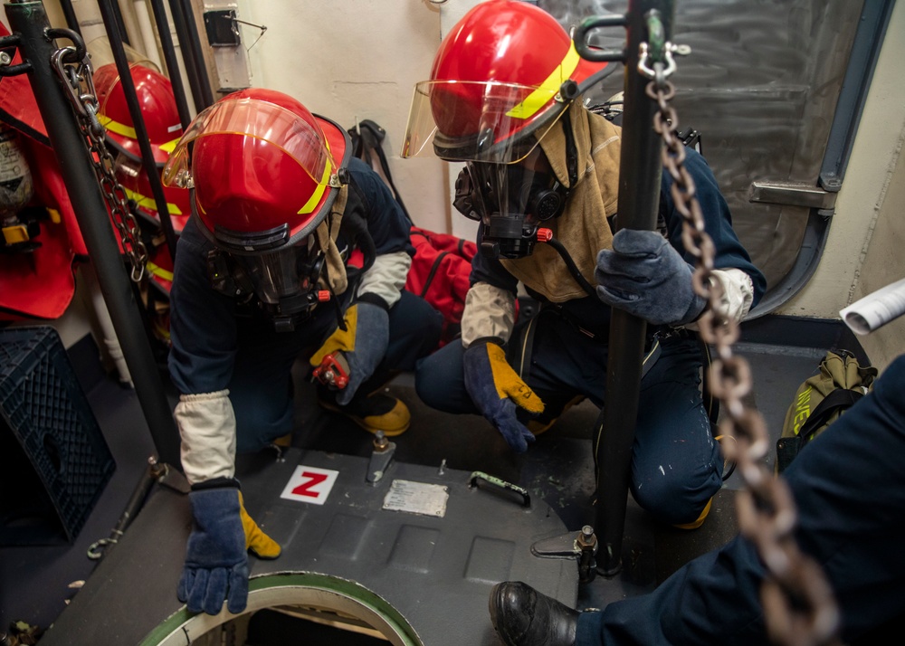 Sailors Conduct Integrated Training Aboard USS John Finn (DDG 113)