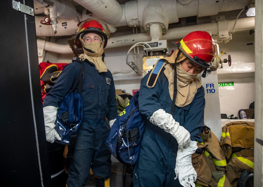 Sailors Conduct Integrated Training Aboard USS John Finn (DDG 113)