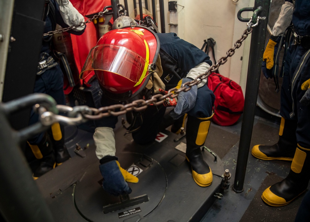 Sailors Conduct Integrated Training Aboard USS John Finn (DDG 113)