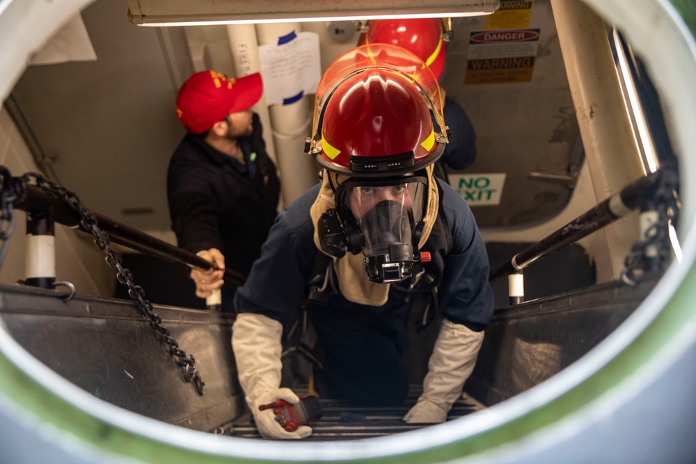 Sailors Conduct Integrated Training Aboard USS John Finn (DDG 113)