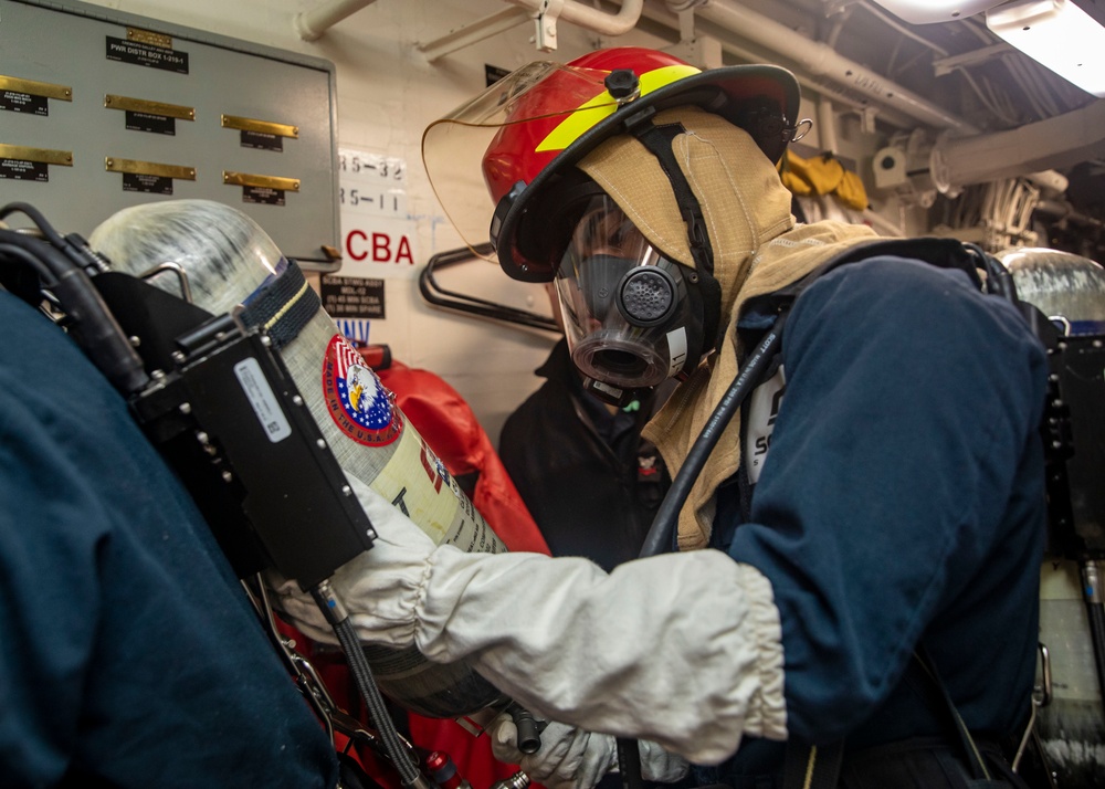 Sailors Conduct Integrated Training Aboard USS John Finn (DDG 113)