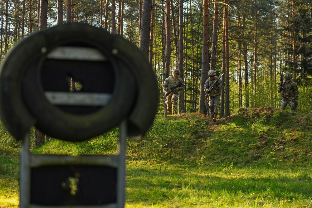 1-91 CAV, 173rd Airborne Brigade at Bayonet Assault Course