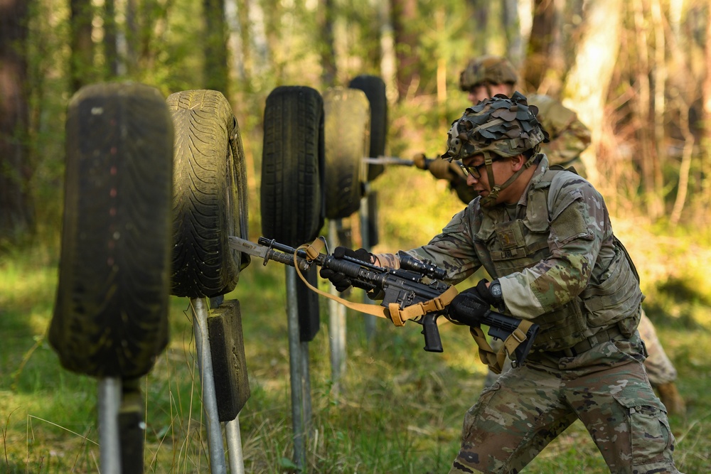 1-91 CAV, 173rd Airborne Brigade at Bayonet Assault Course