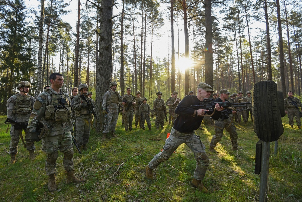 1-91 CAV, 173rd Airborne Brigade at Bayonet Assault Course