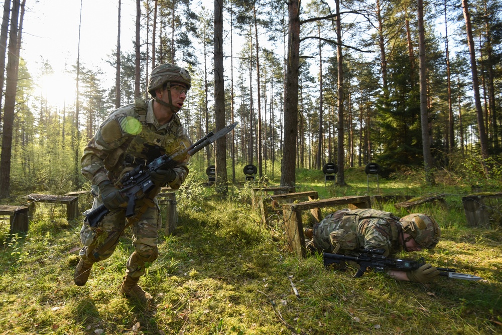 1-91 CAV, 173rd Airborne Brigade at Bayonet Assault Course