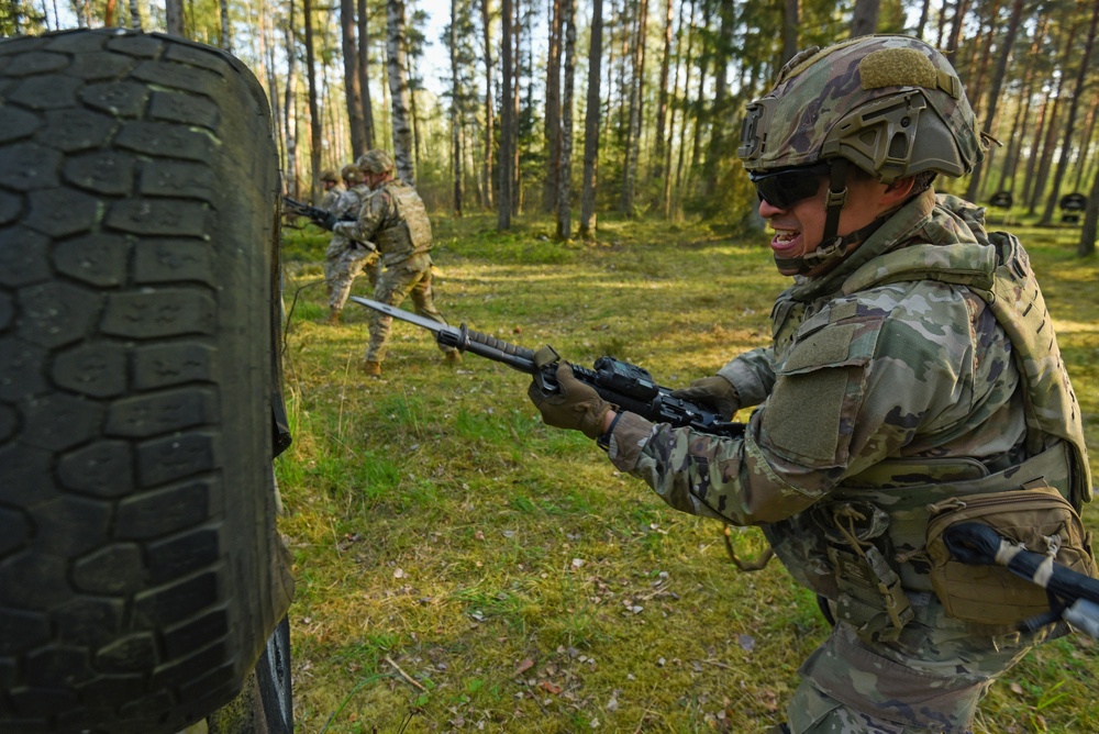 1-91 CAV, 173rd Airborne Brigade at Bayonet Assault Course