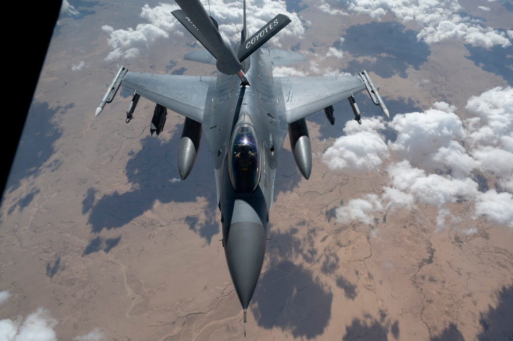 Dvids Images Th Ears Refuels Fighters Image Of