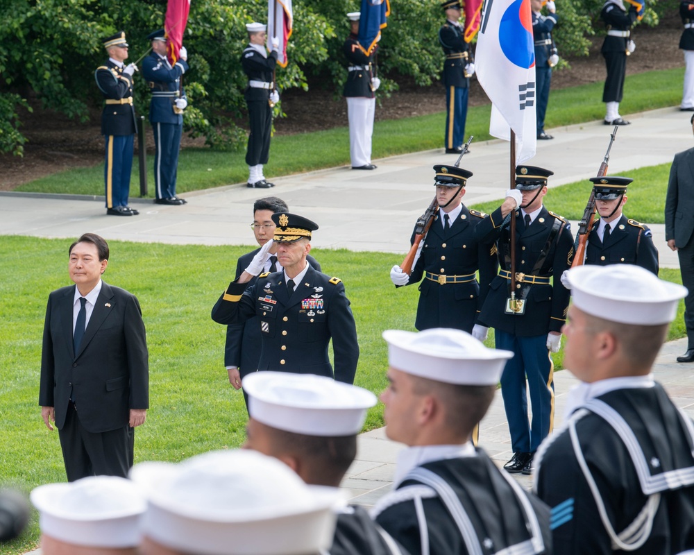 Wreath Ceremony in honor President of the Republic of South Korea