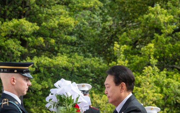 Wreath Ceremony in honor President of the Republic of South Korea