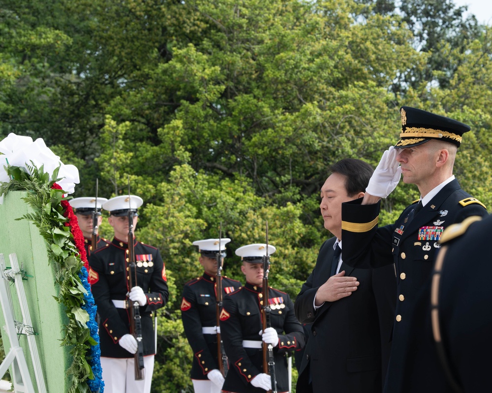 Wreath Ceremony in honor President of the Republic of South Korea