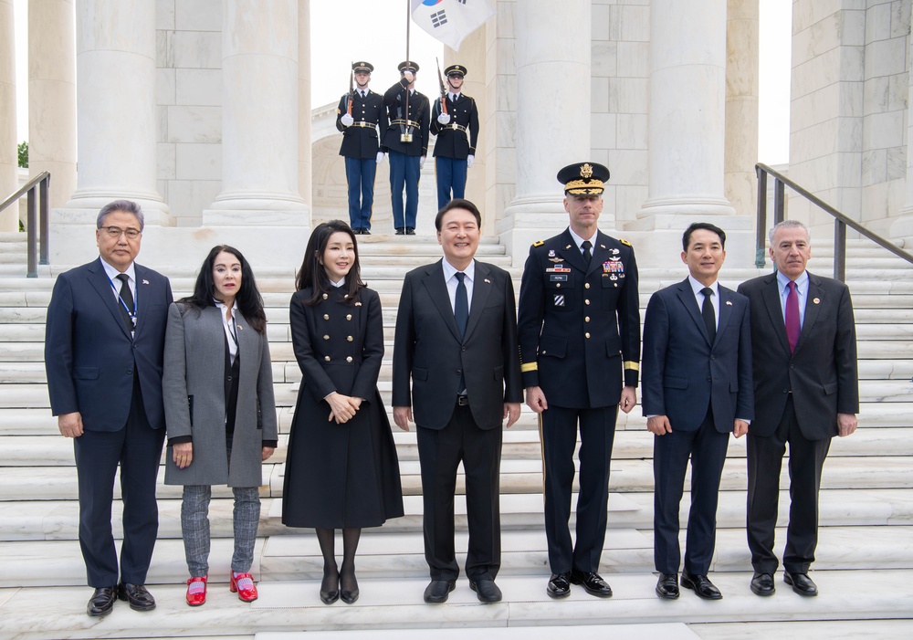 Wreath Ceremony in honor President of the Republic of South Korea