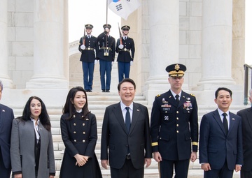 Wreath Ceremony in honor President of the Republic of South Korea