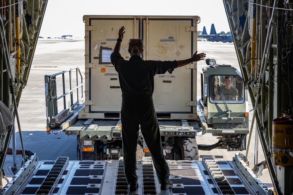 VMGR-252 conducts a formation flight during Emerald Warrior 23 FTX