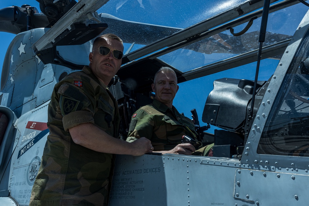 Norwegian Ambassador visits II MEF