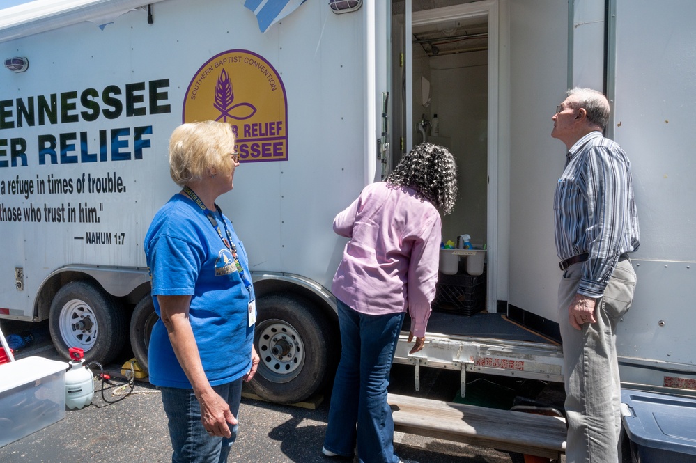 Southern Baptists Provide Hot Showers for Tornado Survivors and Responders