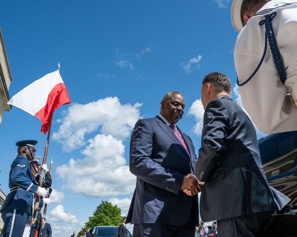 Secretary Austin hosts Polish Defense Minister Mariusz Błaszczak