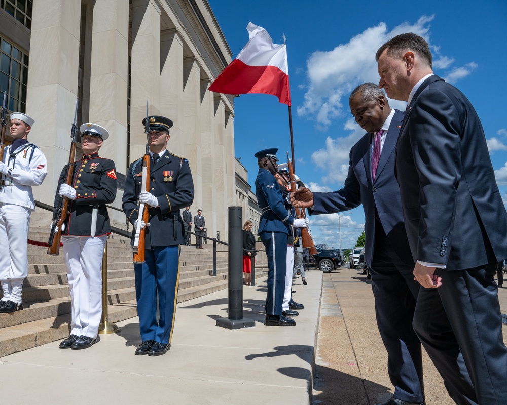 Secretary Austin hosts Polish Defense Minister Mariusz Błaszczak