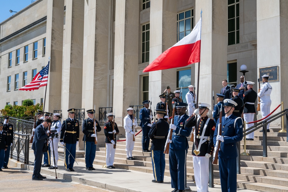 Secretary Austin hosts Polish Defense Minister Mariusz Błaszczak