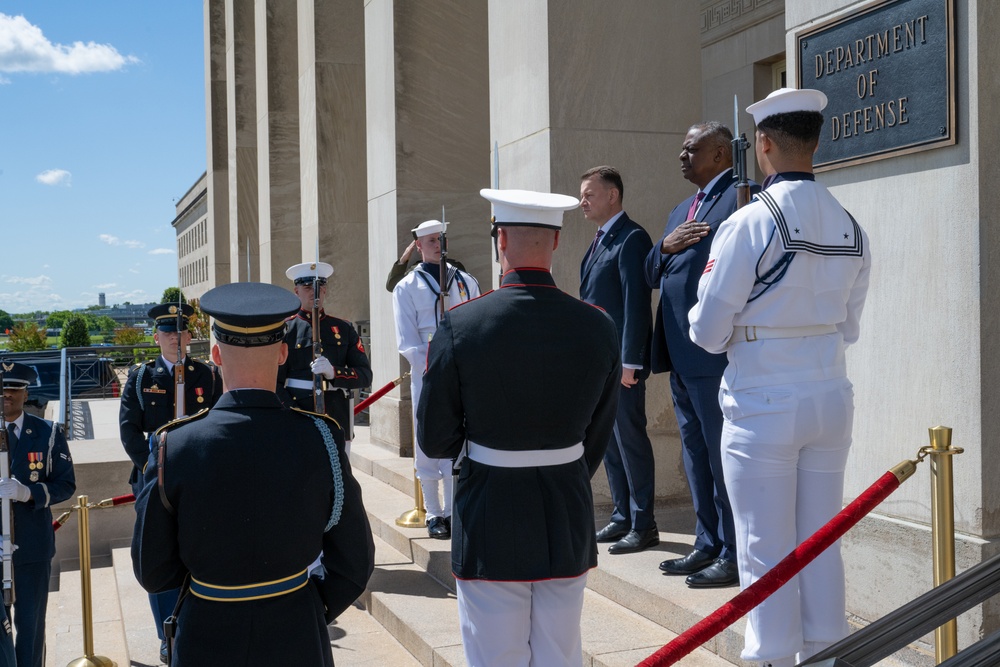 Secretary Austin hosts Polish Defense Minister Mariusz Błaszczak