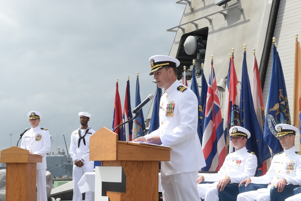 USS Mobile (LCS 26) Gold Crew Holds Change of Command Ceremony