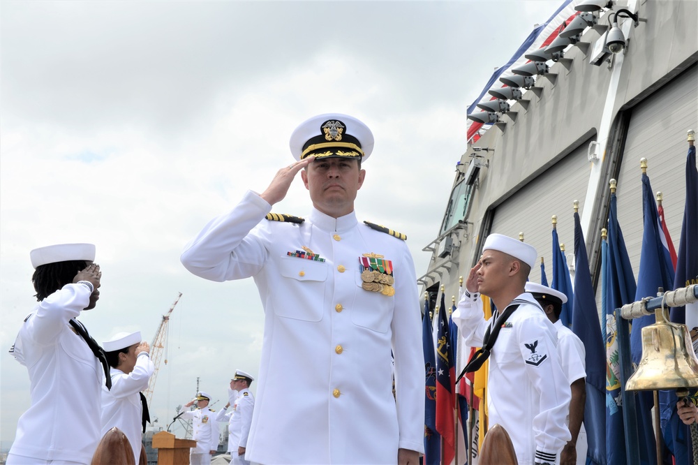 USS Mobile (LC 26) Gold Crew Holds Change of Command Ceremony