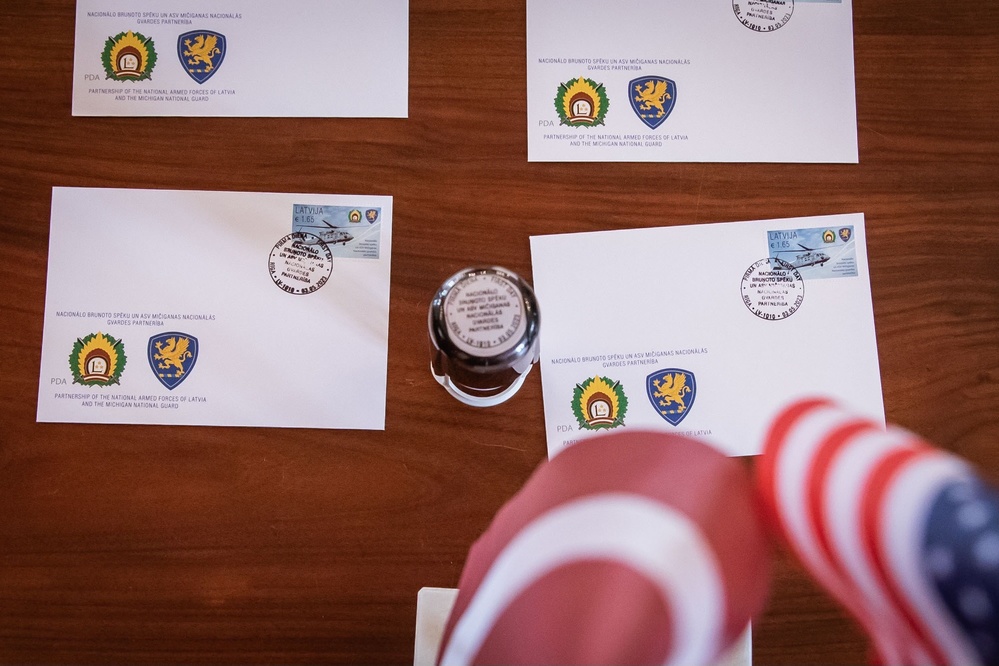 DVIDS – JAUNUMI – Latvija godina Mičiganas Nacionālās gvardes partnerības pagātni un nākotni ar valsts pastmarkām