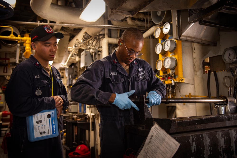 USS Blue Ridge Conducts Engineering Casualty Drills