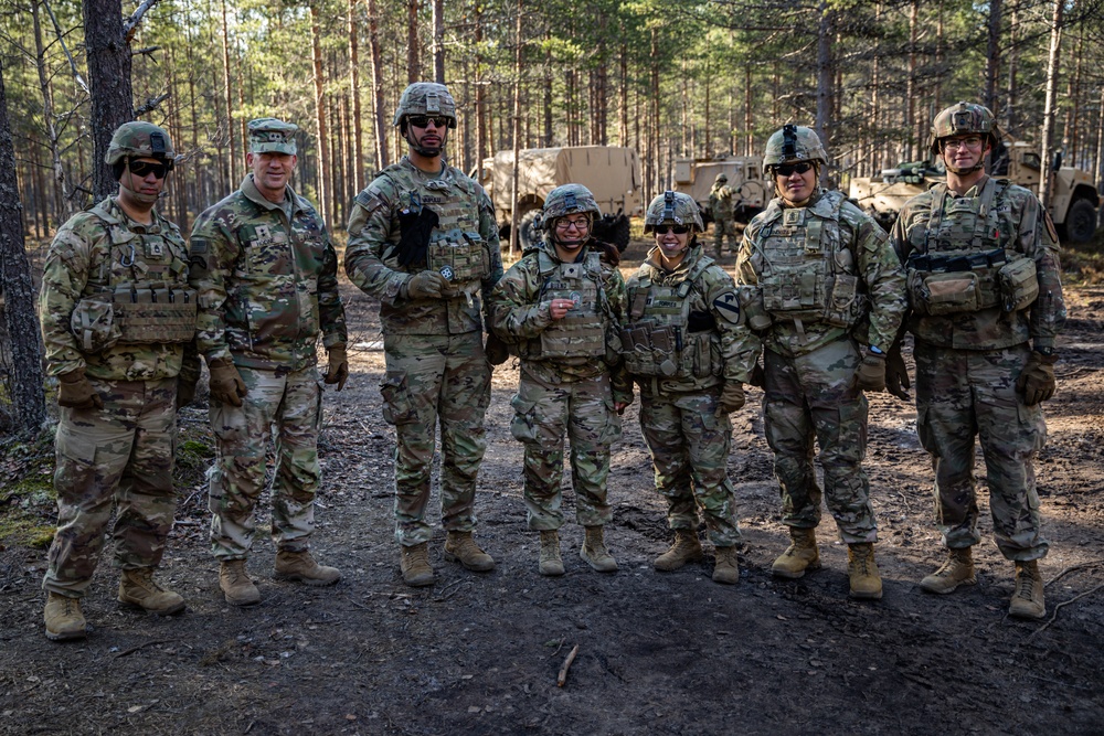 Ivy Commander Visits 1-8 CAV Mustangs During Arrow 23