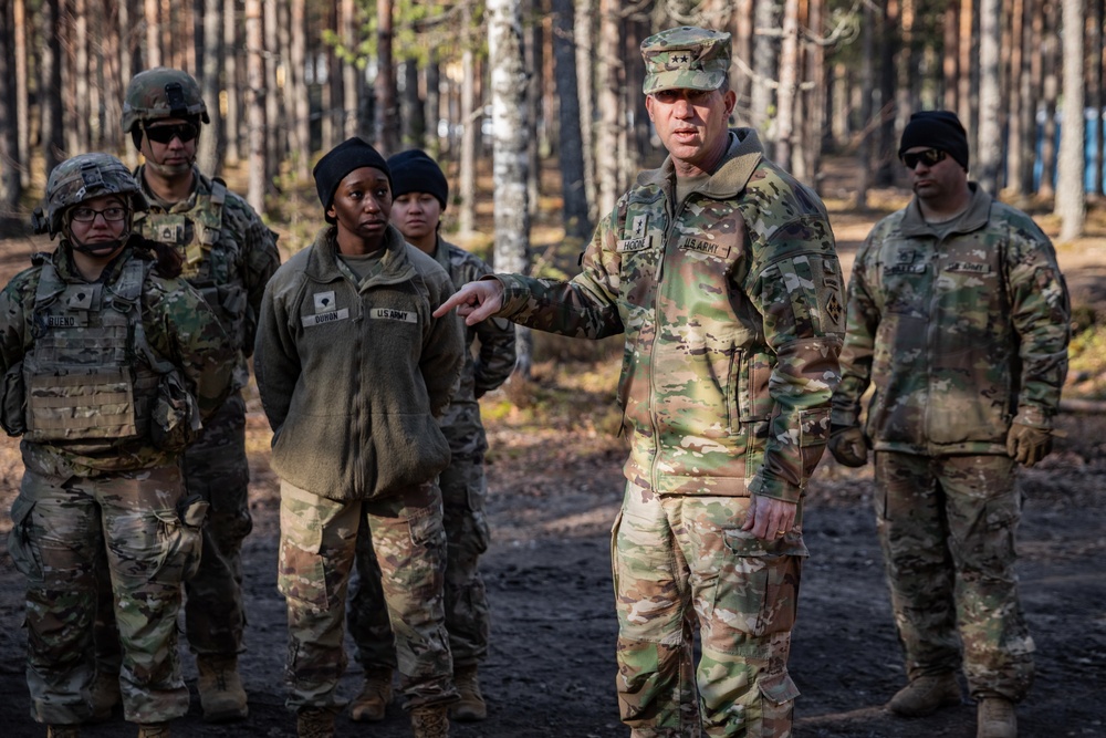 Ivy Commander Visits 1-8 CAV Mustangs During Arrow 23