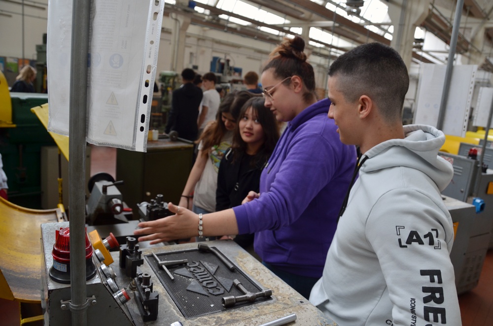 Busy spring for the Vicenza High School visiting Italian university, school