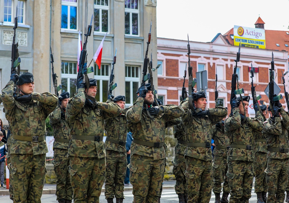 4ID Celebrates Constitution Day with Poland in Bolesławiec