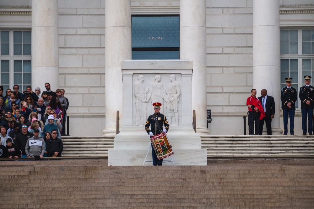 President of the Philippines Lays Wreath at Arlington National Cemetery